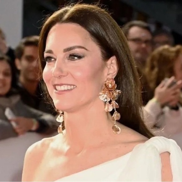 Famous Kate Middleton Floral Cascade Earrings-Zara - Picture 5 of 16